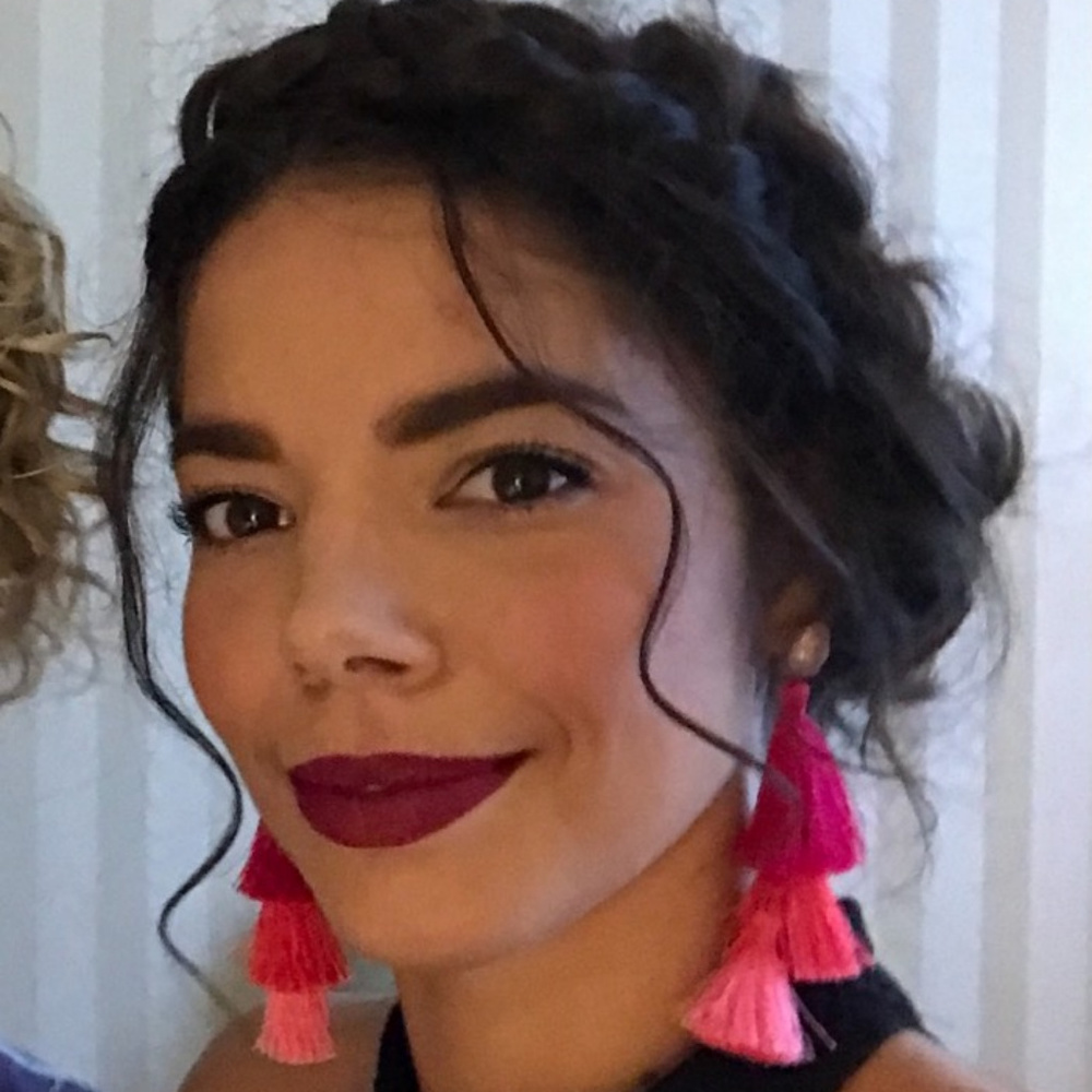 Meet your Posher, Maya